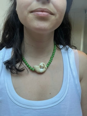 Hola Caracola Necklace (green)